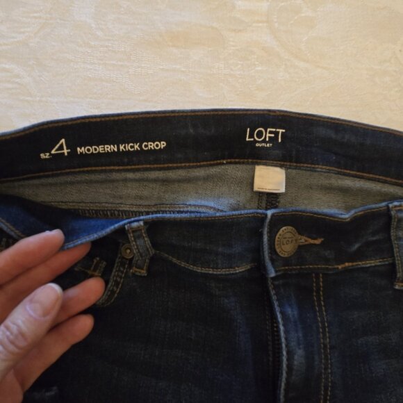 Ann Taylor Loft Modern Kick Crop Size 4 - Picture 3 of 8